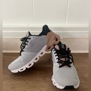 ON Cloudflyer sneakers